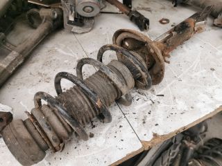 bontott VW GOLF IV Bal első Gólyaláb (Lengécsillapító, Rugó)