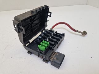 bontott VW GOLF IV Biztosítéktábla Motortér