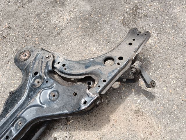 bontott VW GOLF IV Első Bölcső