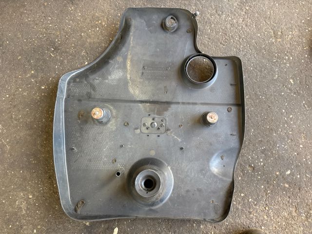 bontott VW GOLF IV Felső Motorburkolat