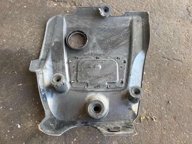 bontott VW GOLF IV Felső Motorburkolat