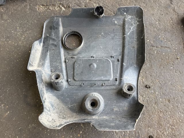 bontott VW GOLF IV Felső Motorburkolat