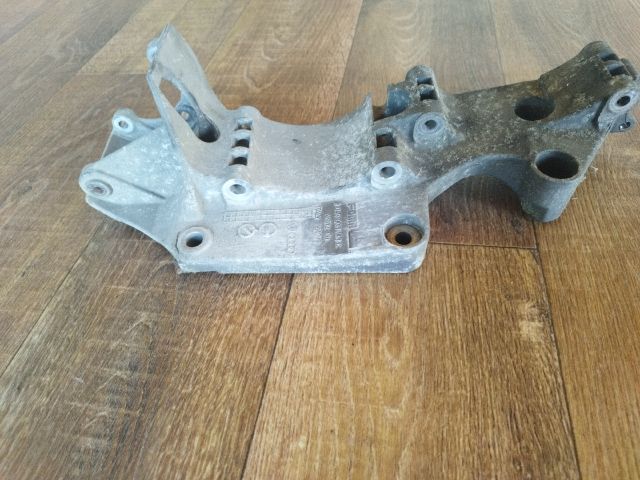 bontott VW GOLF IV Generátor Tartó Bak