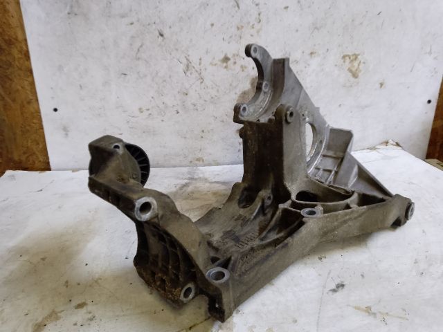 bontott VW GOLF IV Generátor Tartó Bak