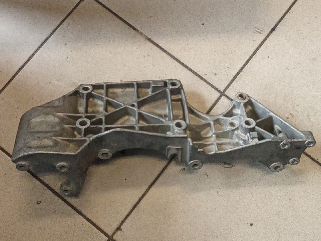 bontott VW GOLF IV Generátor Tartó Bak