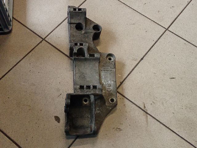 bontott VW GOLF IV Generátor Tartó Bak