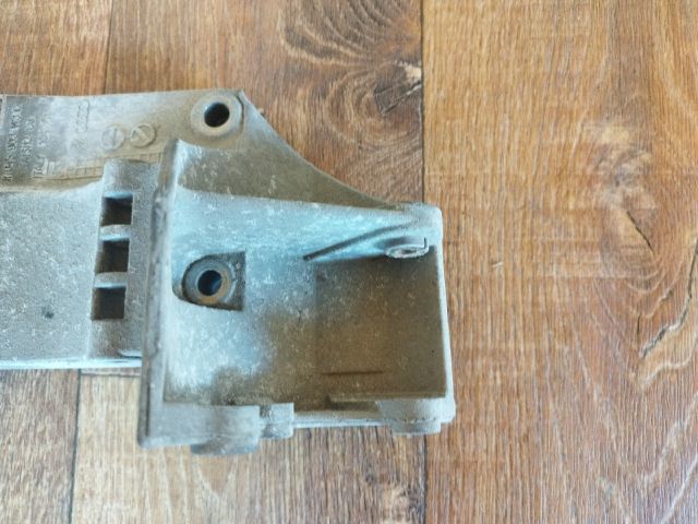 bontott VW GOLF IV Generátor Tartó Bak