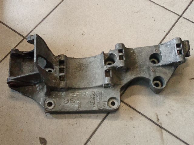 bontott VW GOLF IV Generátor Tartó Bak