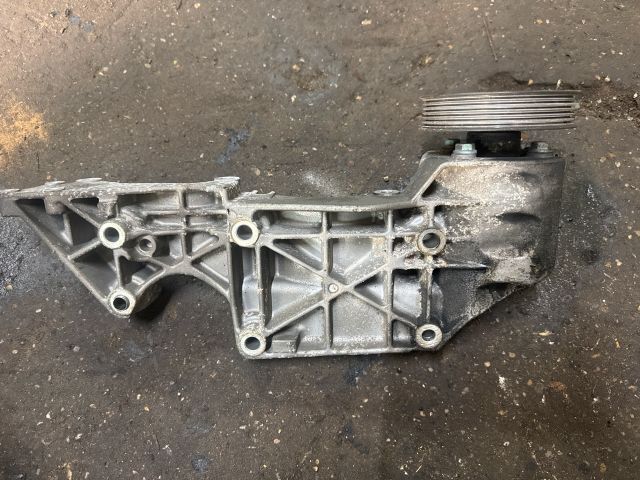 bontott VW GOLF IV Generátor Tartó Bak