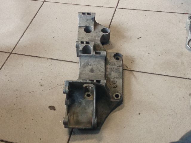 bontott VW GOLF IV Generátor Tartó Bak