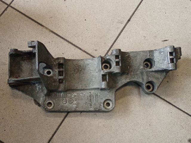 bontott VW GOLF IV Generátor Tartó Bak