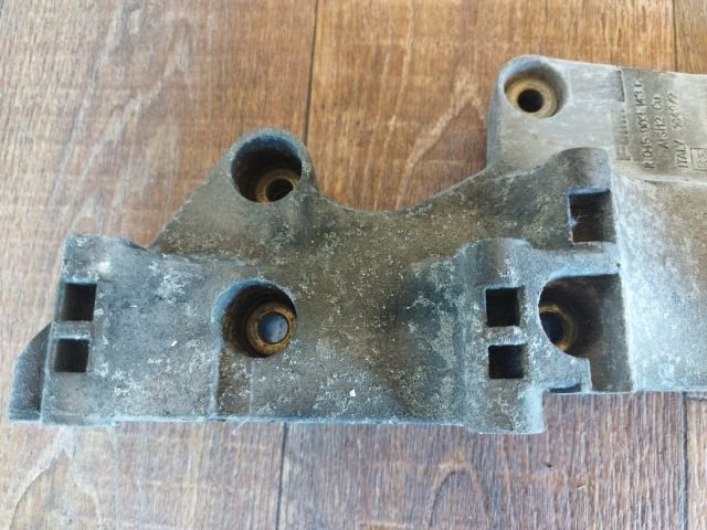 bontott VW GOLF IV Generátor Tartó Bak