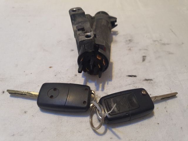 bontott VW GOLF IV Gyújtáskapcsoló Házzal