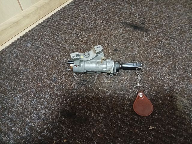 bontott VW GOLF IV Gyújtáskapcsoló Házzal