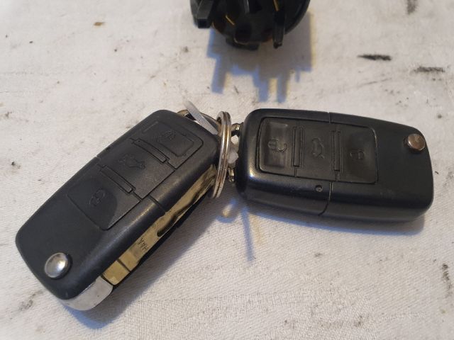 bontott VW GOLF IV Gyújtáskapcsoló Házzal