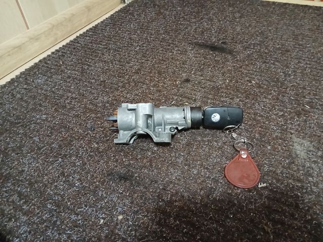 bontott VW GOLF IV Gyújtáskapcsoló Házzal