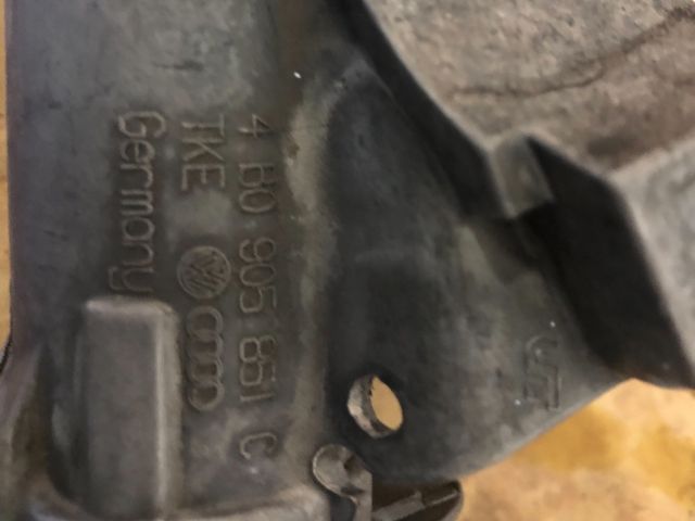 bontott VW GOLF IV Gyújtáskapcsoló Házzal