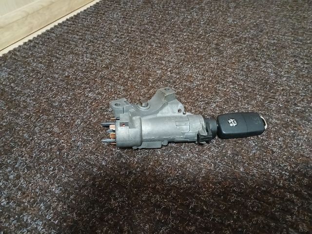 bontott VW GOLF IV Gyújtáskapcsoló Házzal