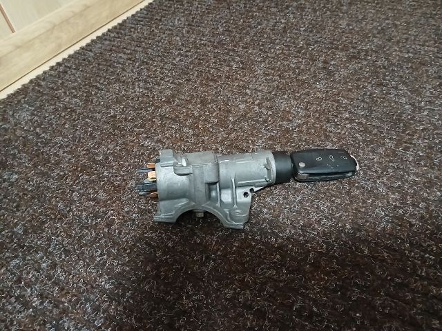 bontott VW GOLF IV Gyújtáskapcsoló Házzal