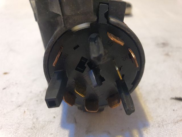 bontott VW GOLF IV Gyújtáskapcsoló Házzal