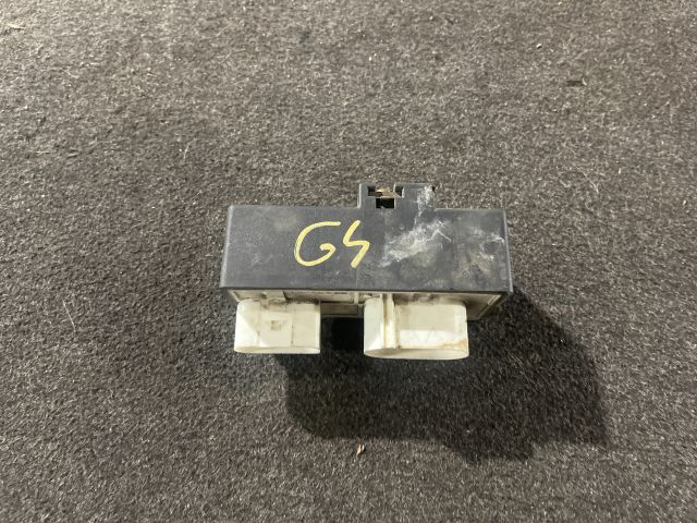 bontott VW GOLF IV Hűtőventilátor Relé