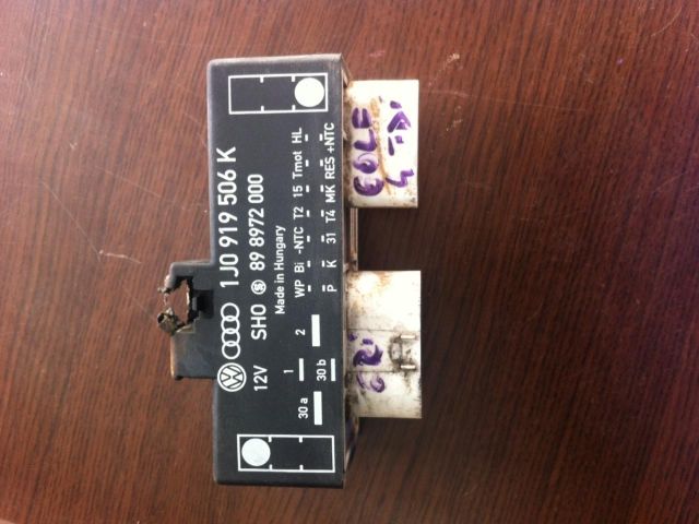 bontott VW GOLF IV Hűtőventilátor Relé