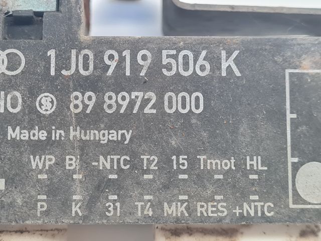 bontott VW GOLF IV Hűtőventilátor Relé