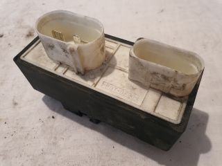 bontott VW GOLF IV Hűtőventilátor Relé