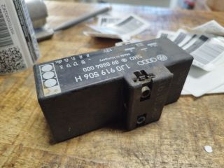 bontott VW GOLF IV Hűtőventilátor Relé