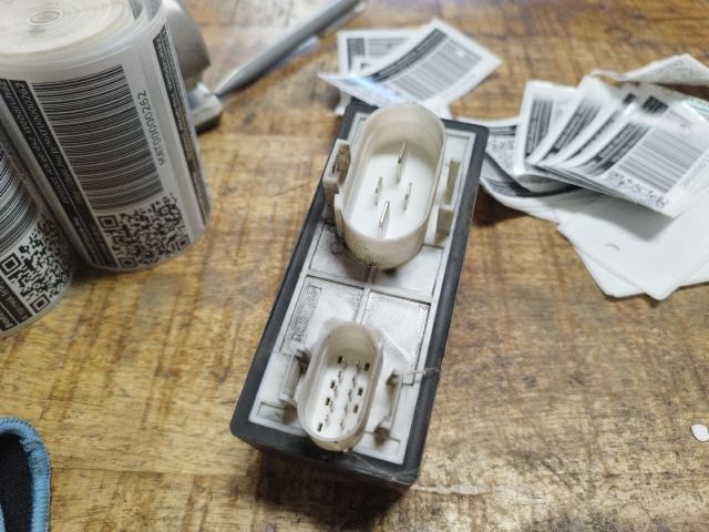 bontott VW GOLF IV Hűtőventilátor Relé