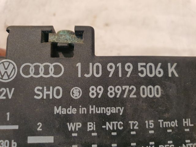 bontott VW GOLF IV Hűtőventilátor Relé