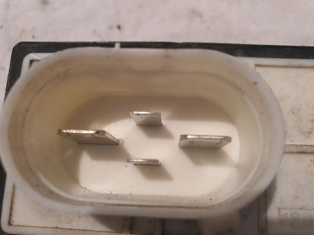 bontott VW GOLF IV Hűtőventilátor Relé