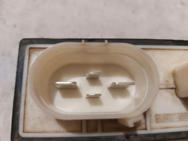 bontott VW GOLF IV Hűtőventilátor Relé