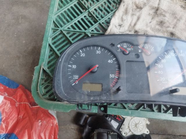 bontott VW GOLF IV Kilométeróra