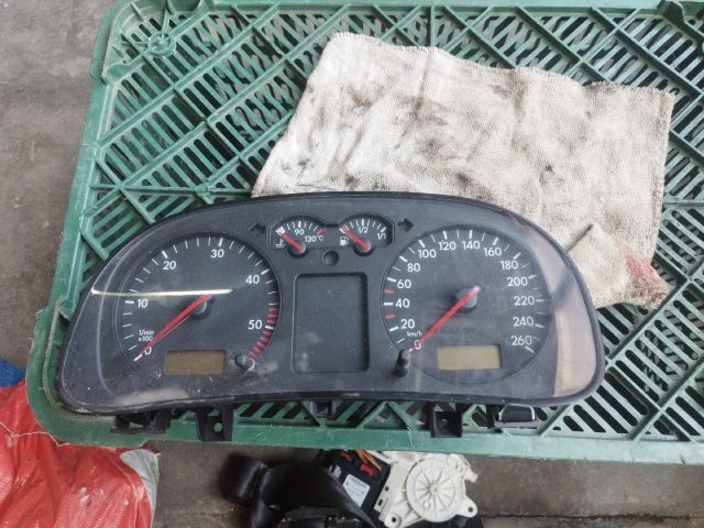 bontott VW GOLF IV Kilométeróra