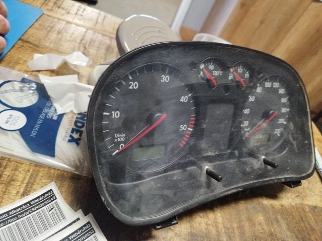 bontott VW GOLF IV Kilométeróra
