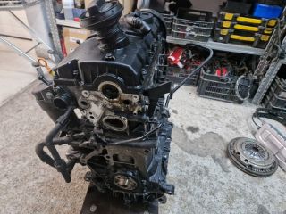 bontott VW GOLF IV Motor (Fűzött blokk hengerfejjel)