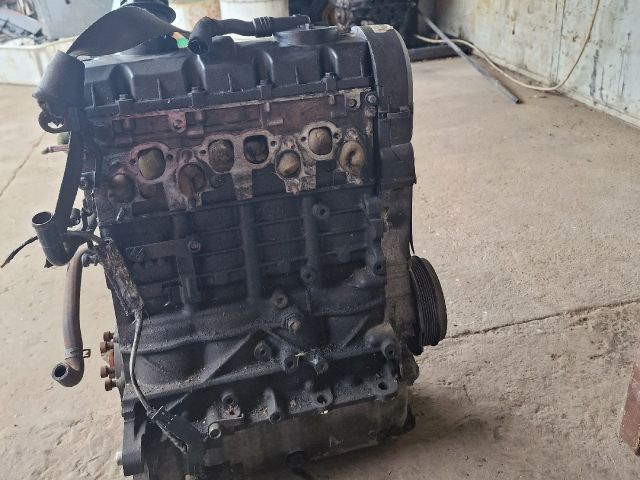 bontott VW GOLF IV Motor (Fűzött blokk hengerfejjel)