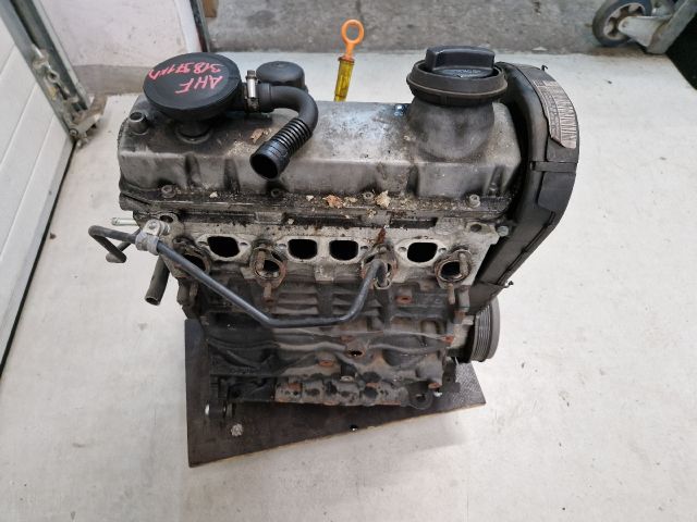 bontott VW GOLF IV Motor (Fűzött blokk hengerfejjel)