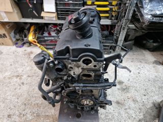 bontott VW GOLF IV Motor (Fűzött blokk hengerfejjel)