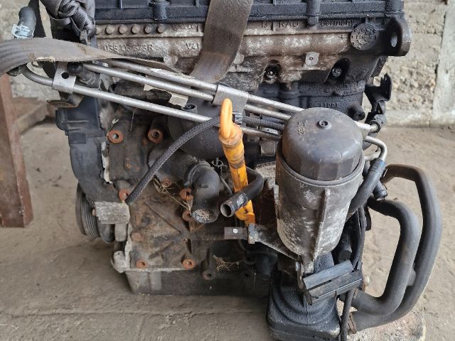 bontott VW GOLF IV Motor (Fűzött blokk hengerfejjel)