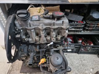 bontott VW GOLF IV Motor (Fűzött blokk hengerfejjel)