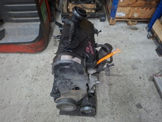 bontott VW GOLF IV Motor (Fűzött blokk hengerfejjel)