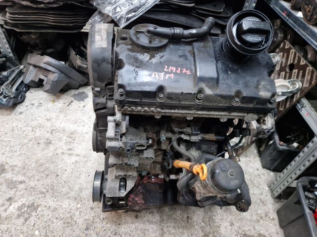 bontott VW GOLF IV Motor (Fűzött blokk hengerfejjel)