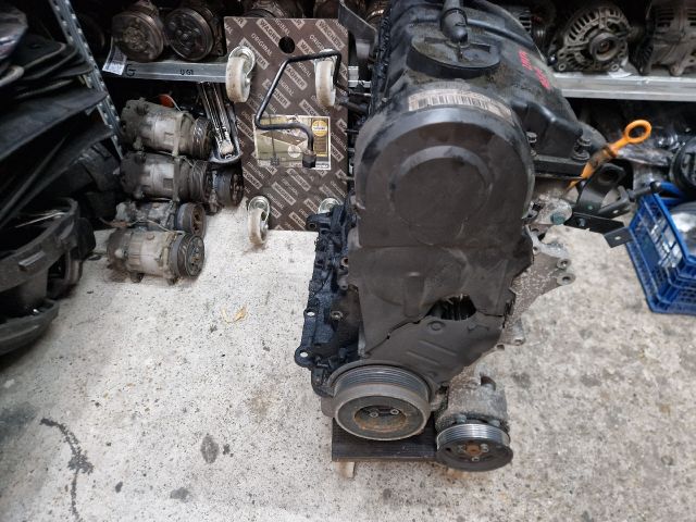 bontott VW GOLF IV Motor (Fűzött blokk hengerfejjel)