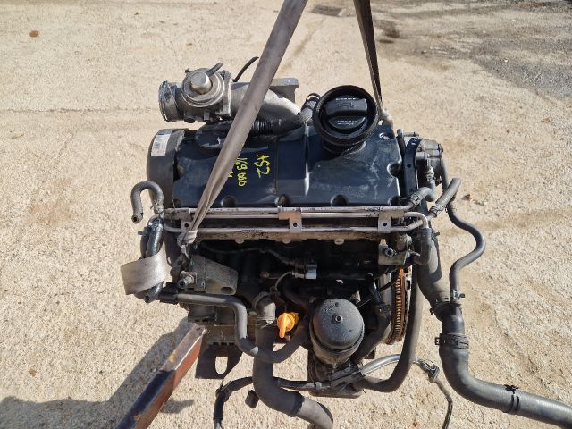 bontott VW GOLF IV Motor (Fűzött blokk hengerfejjel)