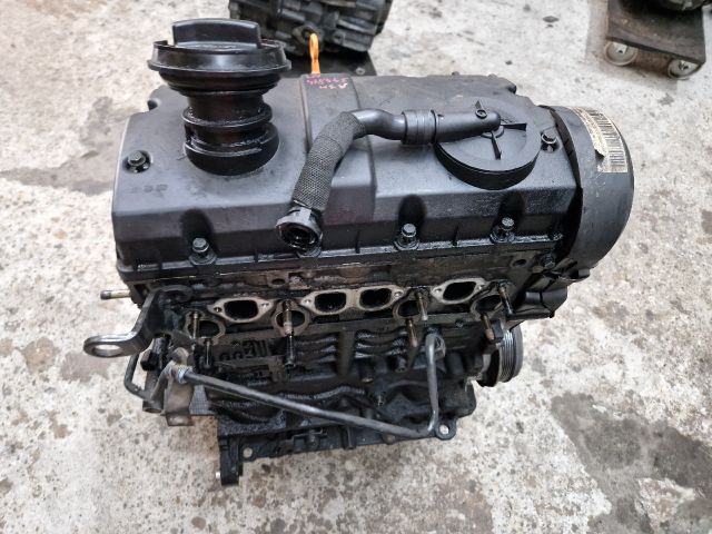 bontott VW GOLF IV Motor (Fűzött blokk hengerfejjel)