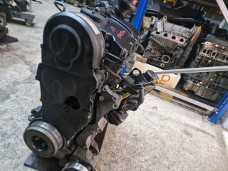 bontott VW GOLF IV Motor (Fűzött blokk hengerfejjel)