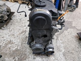 bontott VW GOLF IV Motor (Fűzött blokk hengerfejjel)