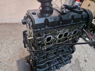 bontott VW GOLF IV Motor (Fűzött blokk hengerfejjel)